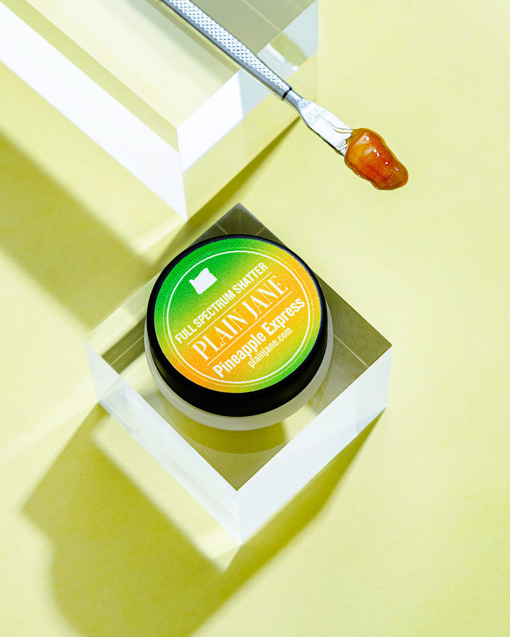 How would you describe the flavor of Strawnana CBD Full Spectrum Shatter?